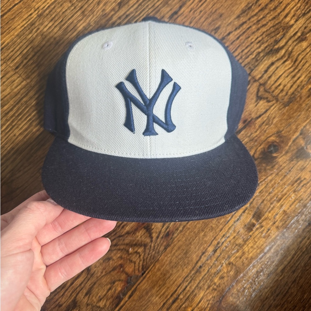 New York Yankees Blue and White Hat